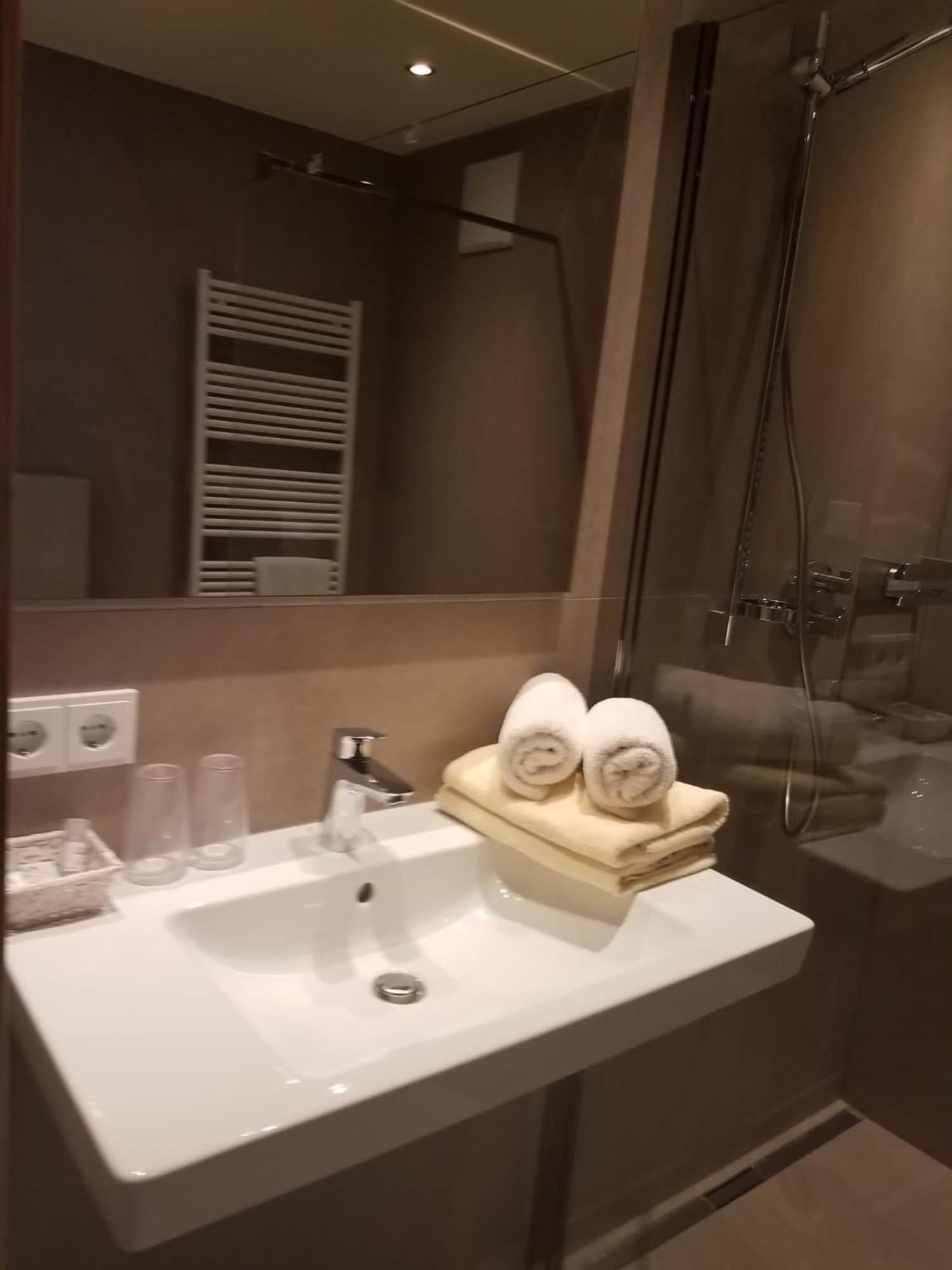 Aparthotel Hohe Bruecke Митерзил Екстериор снимка